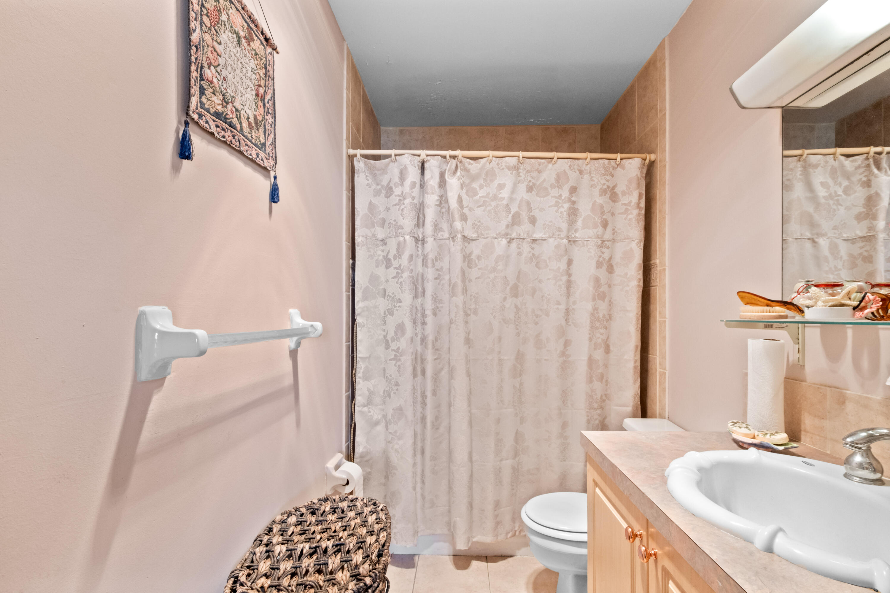 MAYFAIR APT CO-OP - Residential