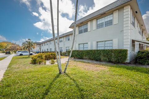 Tiny photo for 1520 Mckinley Street #215e, Hollywood, FL 33020 (MLS # B26012064)