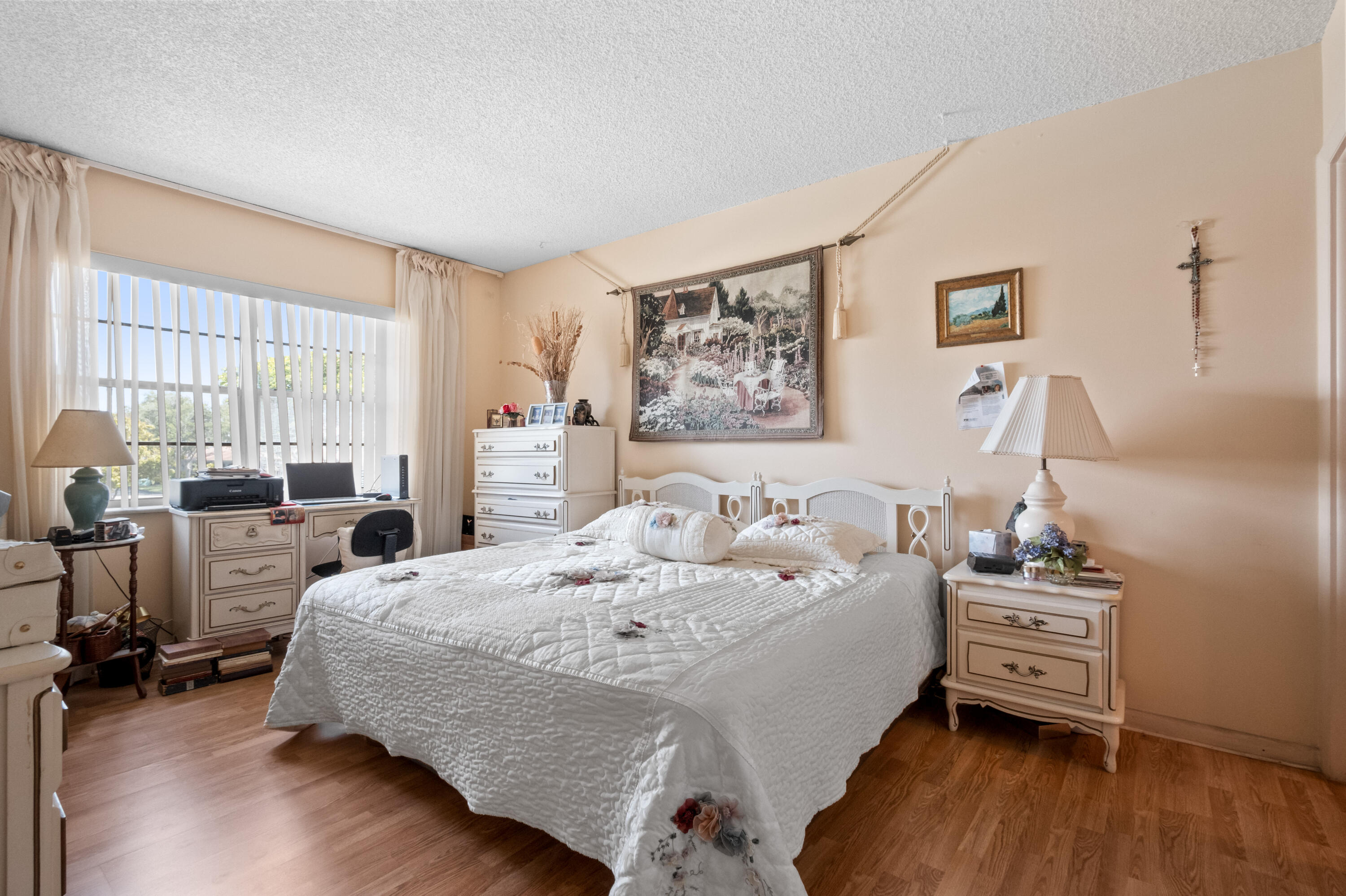 MAYFAIR APT CO-OP - Residential