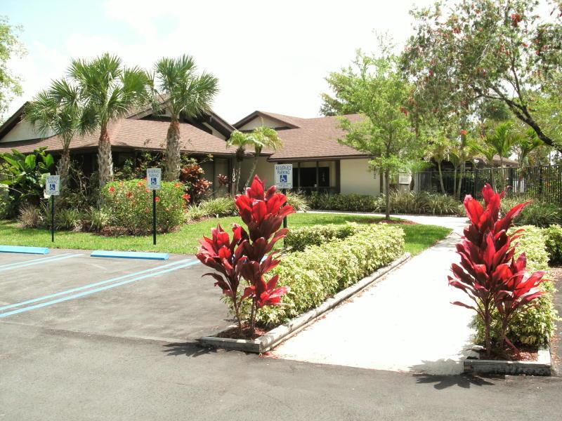 STRATHMORE GATE WEST UNIT - Residential