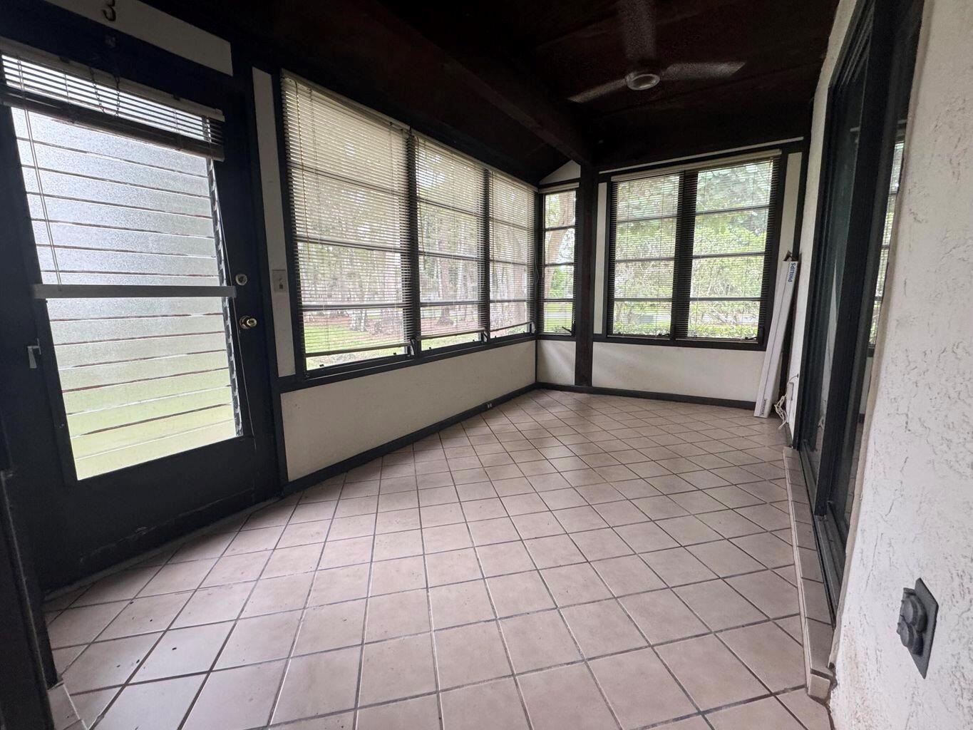 STRATHMORE GATE WEST UNIT - Residential