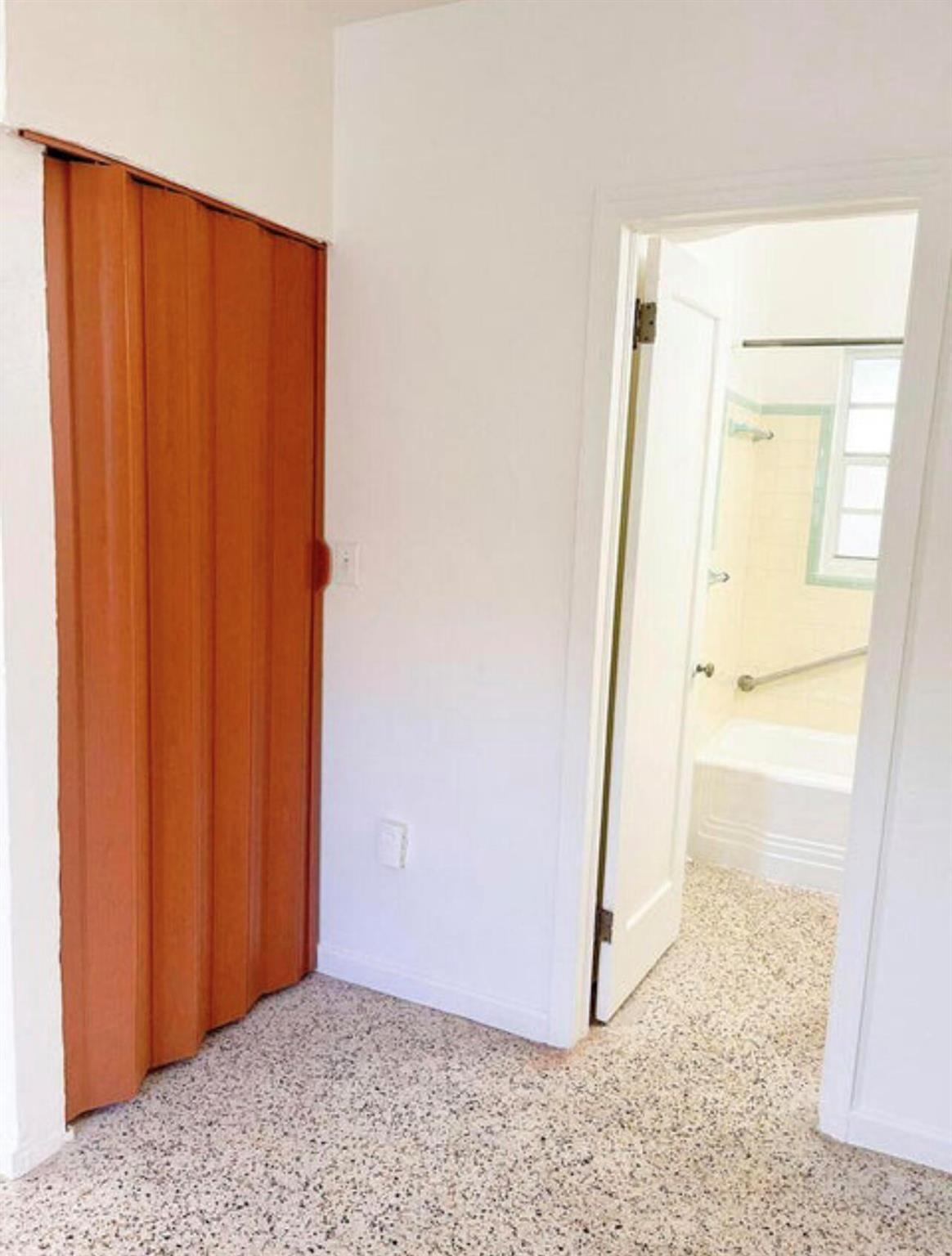 LAKE WORTH TOWN OF - Residential Lease