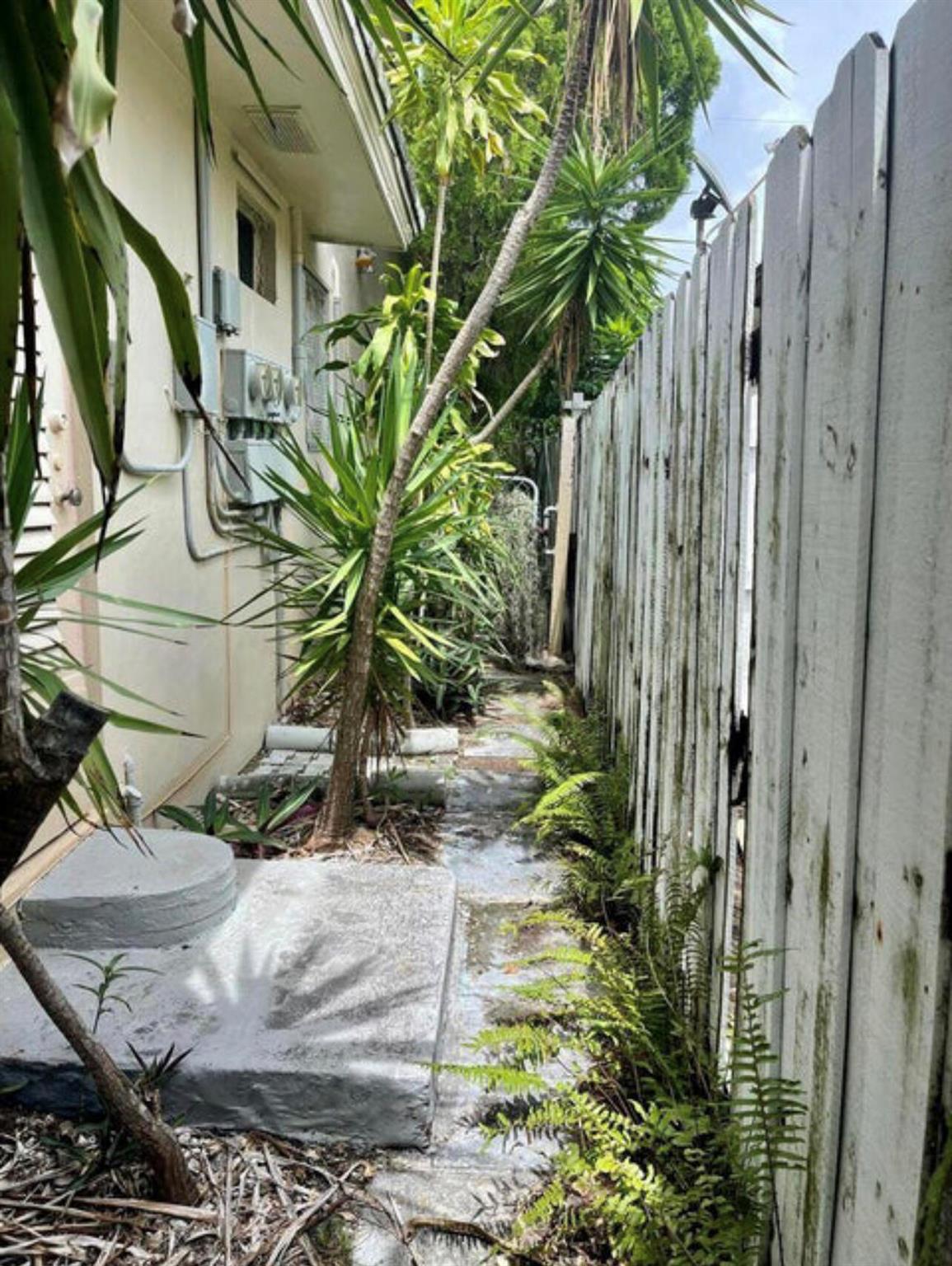 LAKE WORTH TOWN OF - Residential Lease