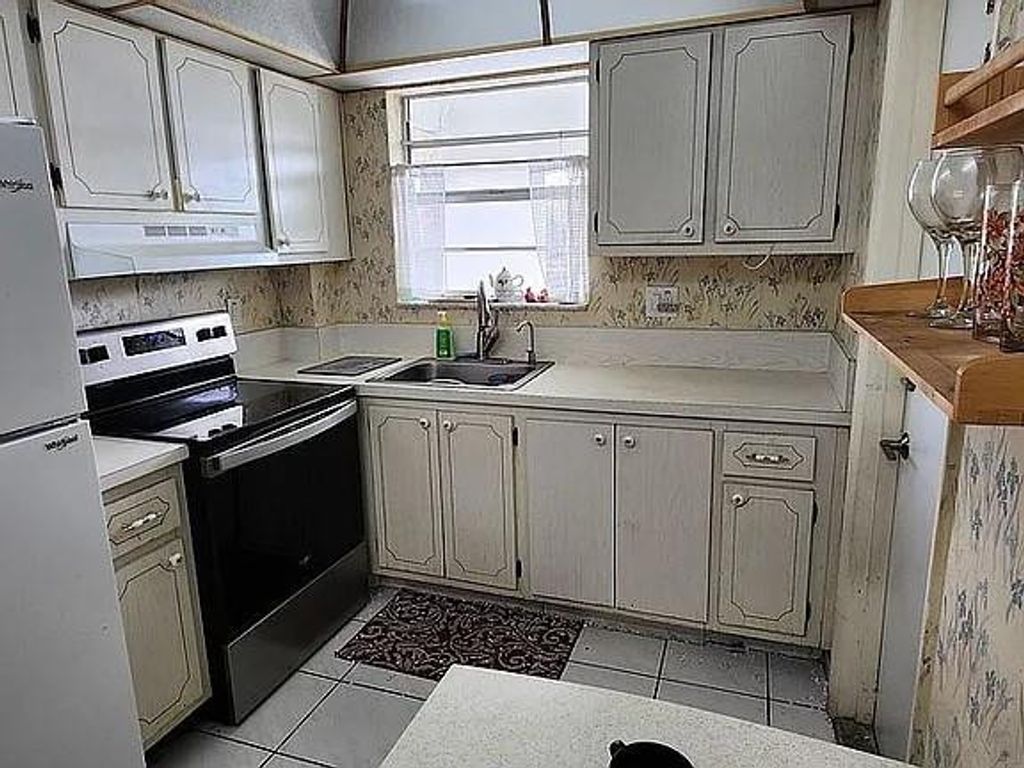 Photo of 581 Blue Heron Drive #316-B, Hallandale Beach, FL 33009 (MLS # F10555593)