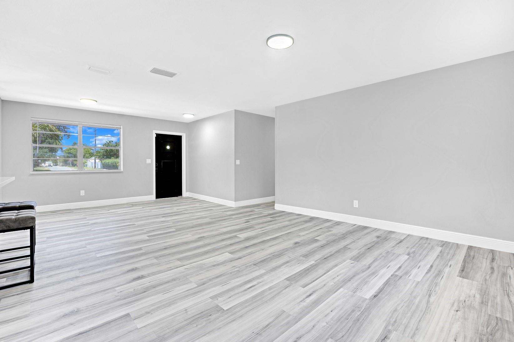 186 SE 27th Ct