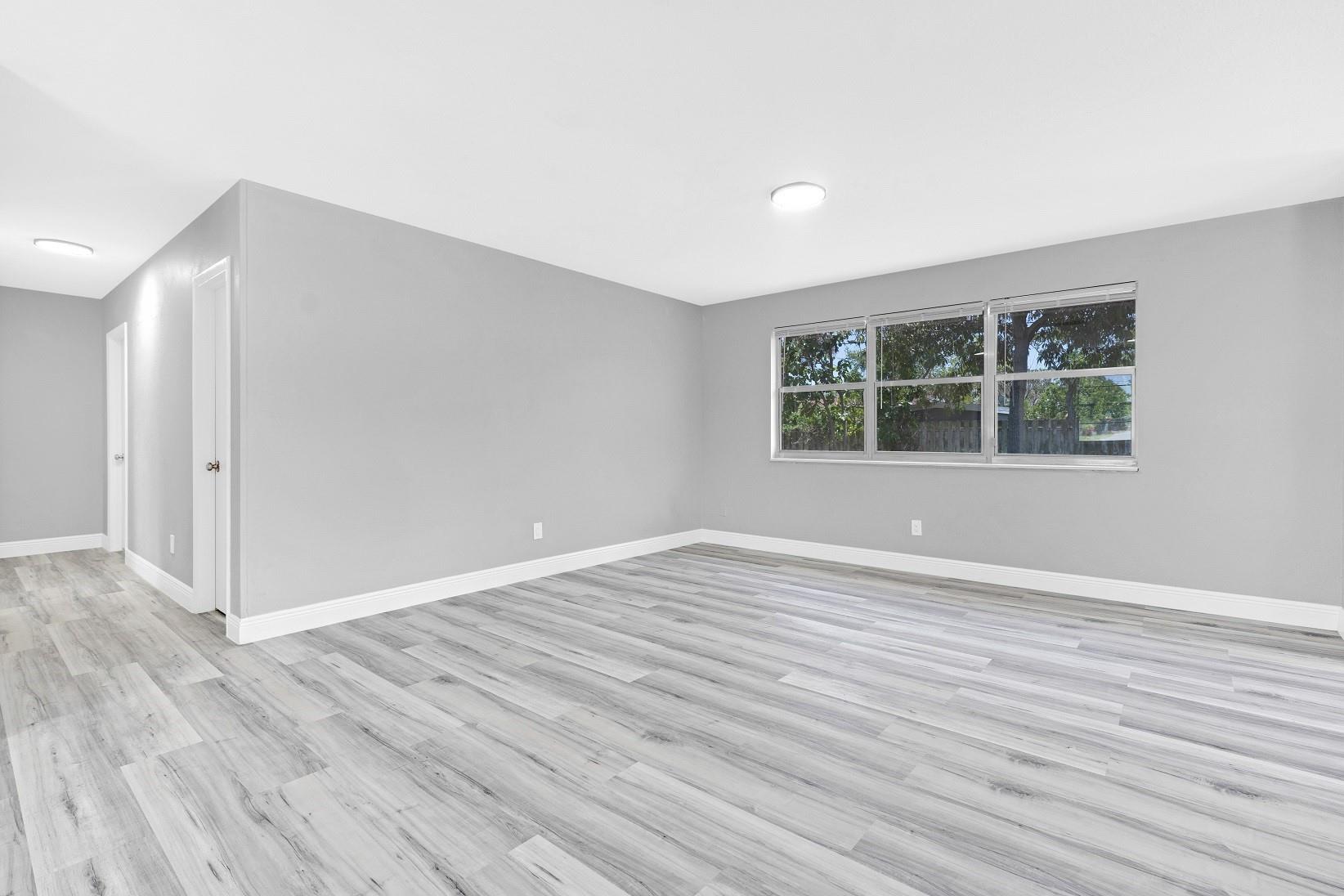 186 SE 27th Ct