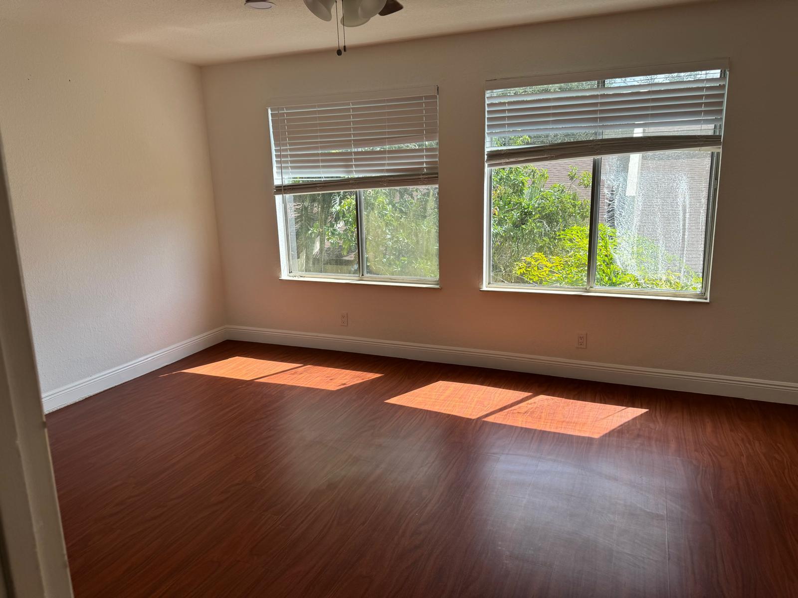 FOREST CONDO - Residential