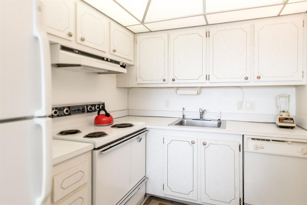 VILLAGE GREEN SUSSEX CONDO - Residential