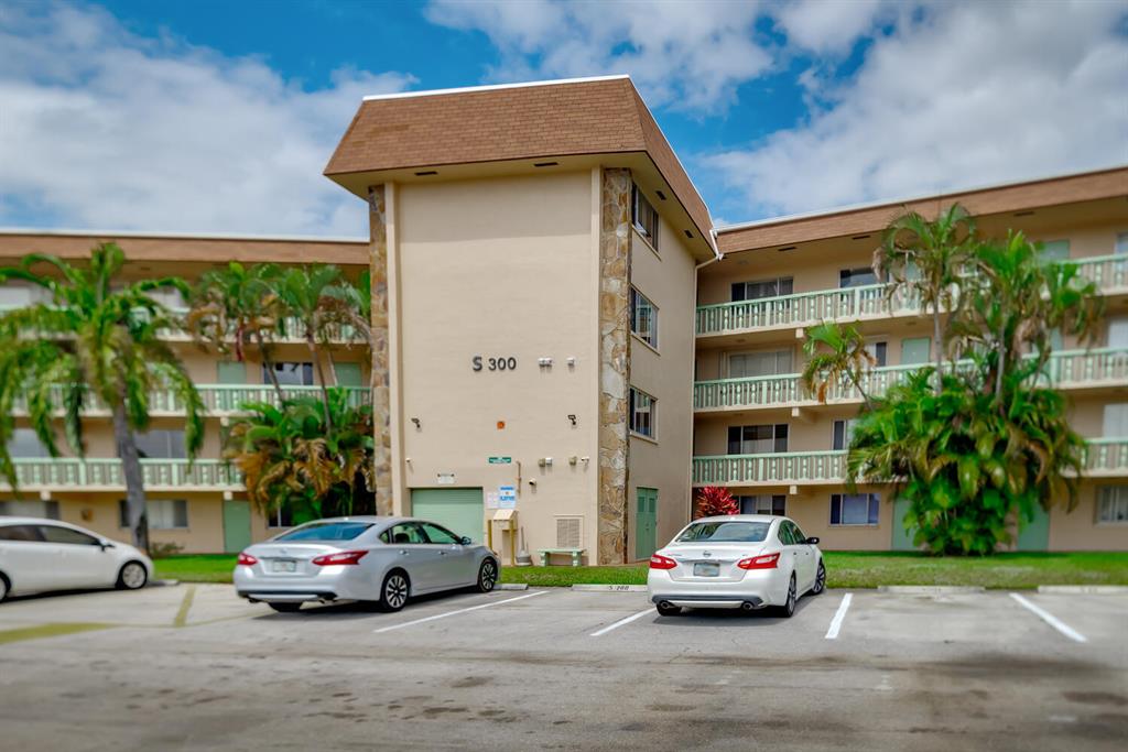 VILLAGE GREEN SUSSEX CONDO - Residential