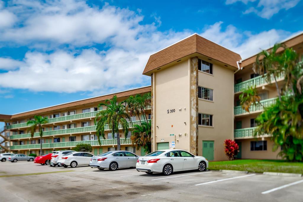 VILLAGE GREEN SUSSEX CONDO - Residential