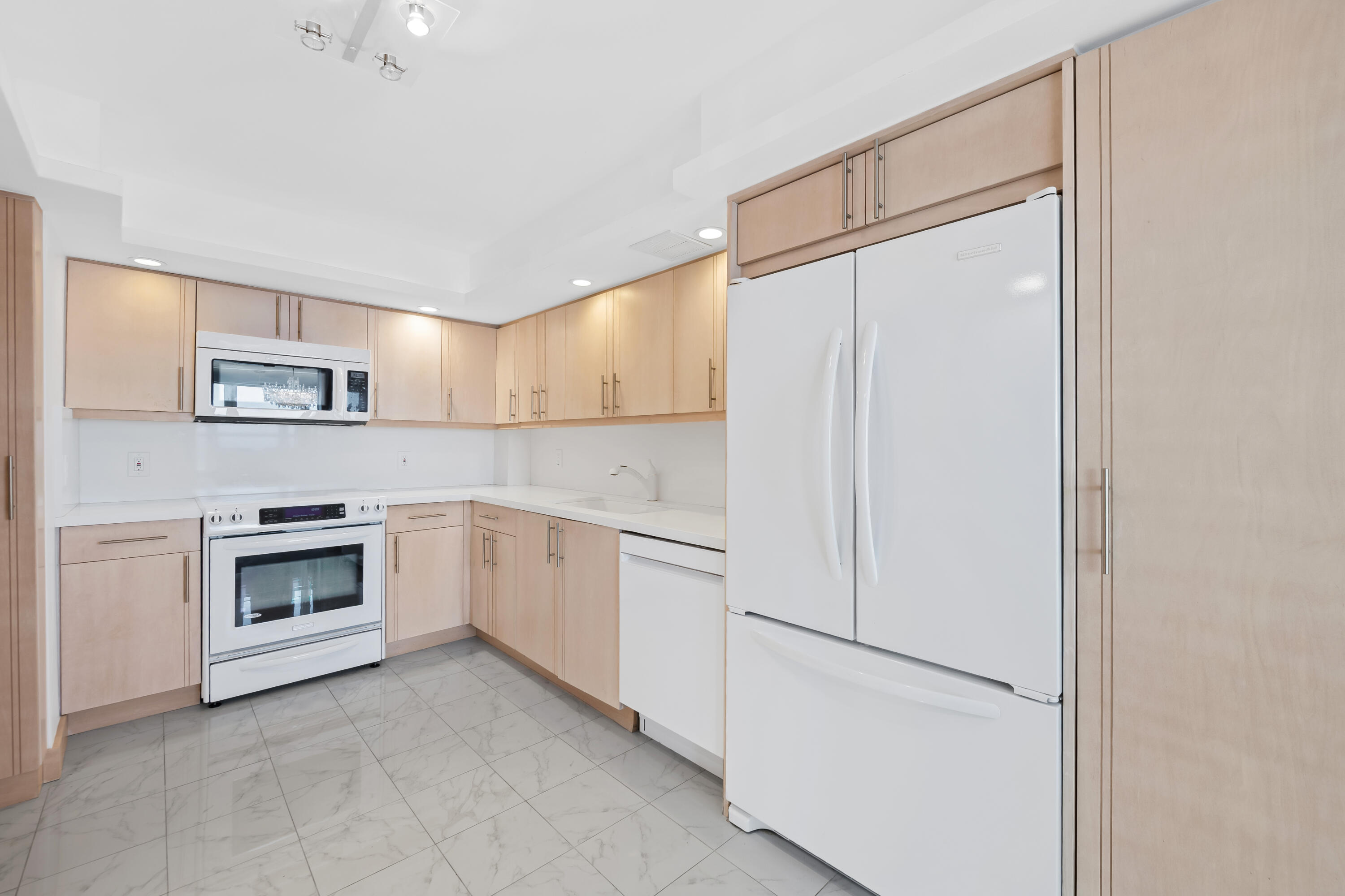 PLAYA DEL SOL CONDO - Residential