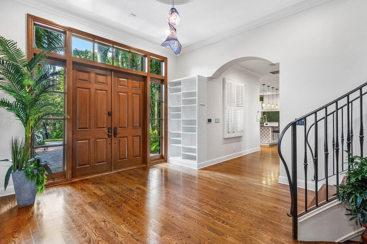 View photos, virtual tours, details... 963 Eve Street