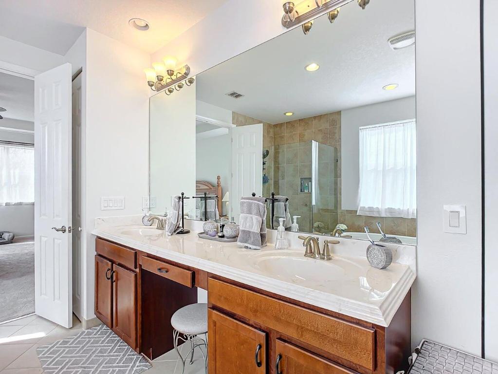 TRADITION - Residential