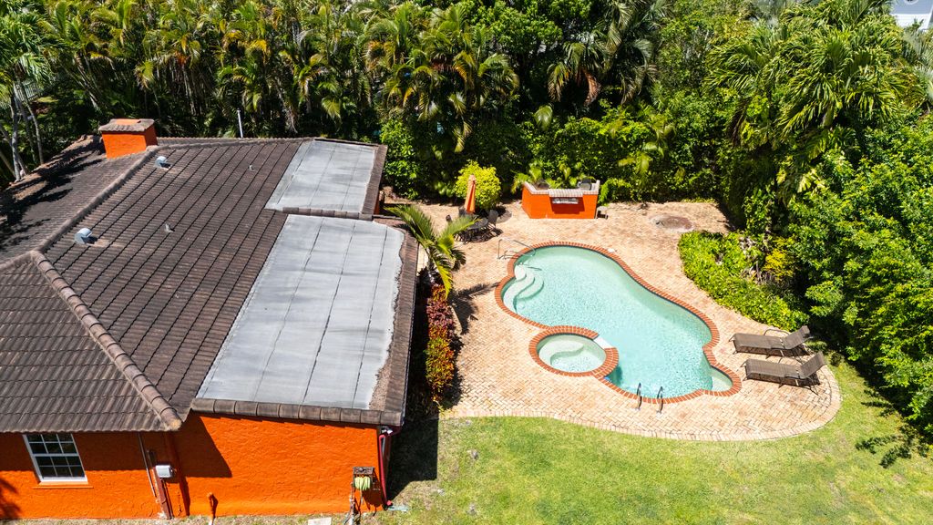 Photo of 321 NW 17th Street, Delray Beach, FL 33444 (MLS # B26020937)