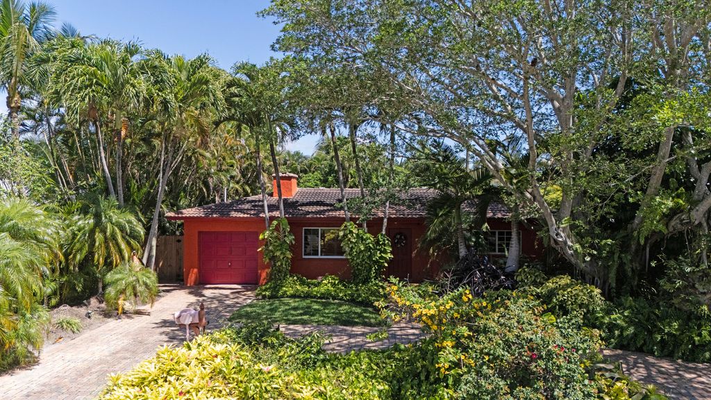 Photo of 321 NW 17th Street, Delray Beach, FL 33444 (MLS # B26020937)