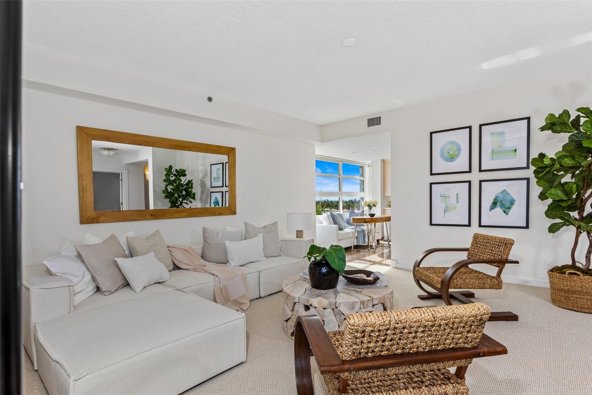 THE VILLAS OF SUNSET LAKE - Residential