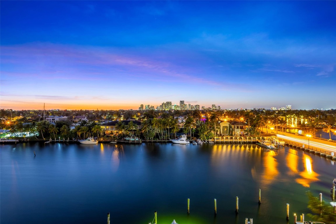 THE VILLAS OF SUNSET LAKE - Residential