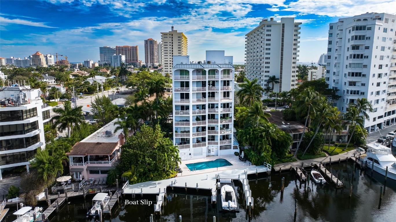 THE VILLAS OF SUNSET LAKE - Residential