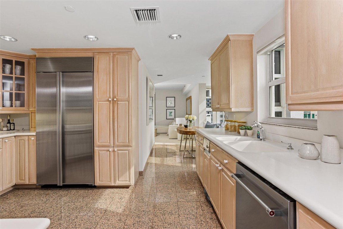 THE VILLAS OF SUNSET LAKE - Residential