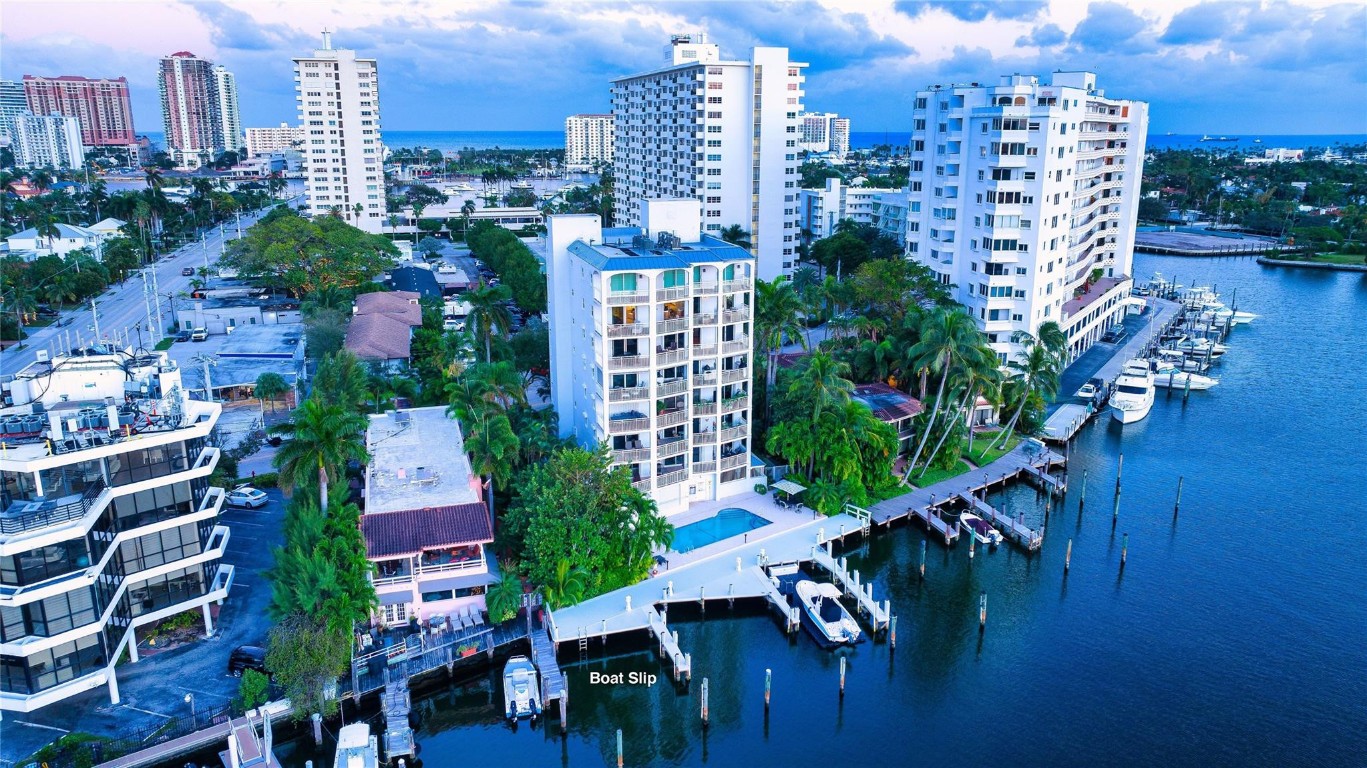 THE VILLAS OF SUNSET LAKE - Residential