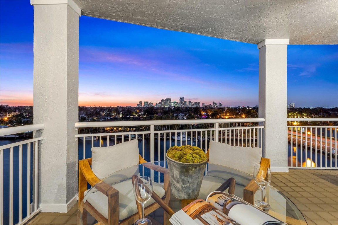 THE VILLAS OF SUNSET LAKE - Residential