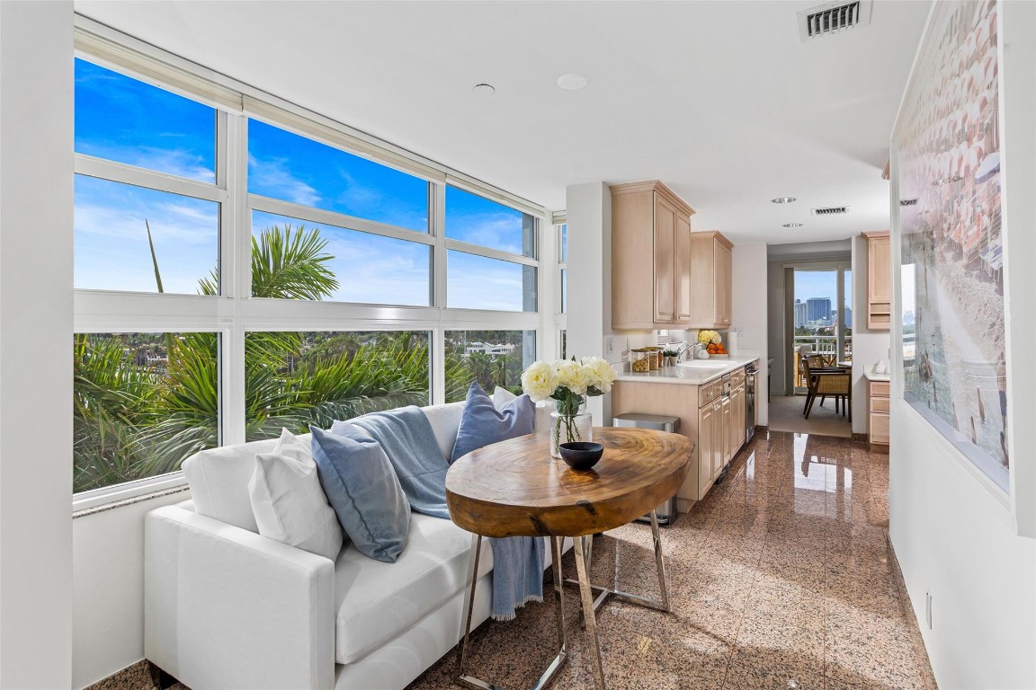 THE VILLAS OF SUNSET LAKE - Residential