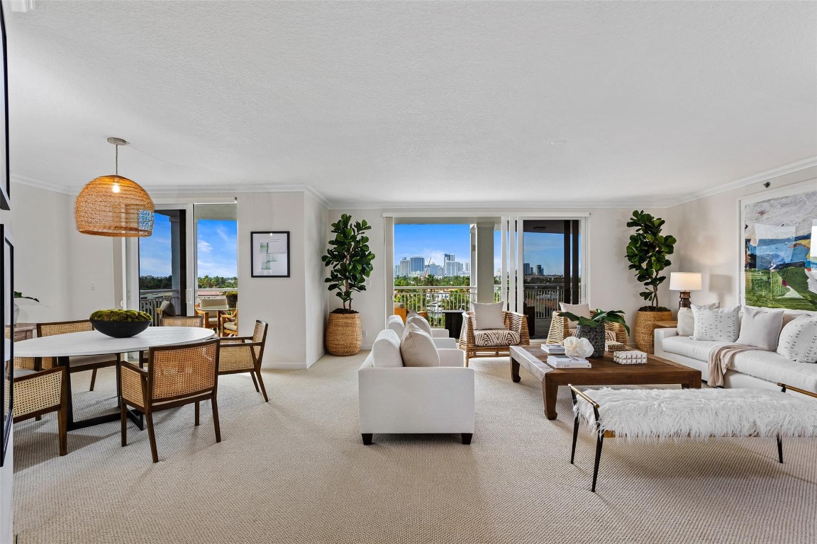 THE VILLAS OF SUNSET LAKE - Residential