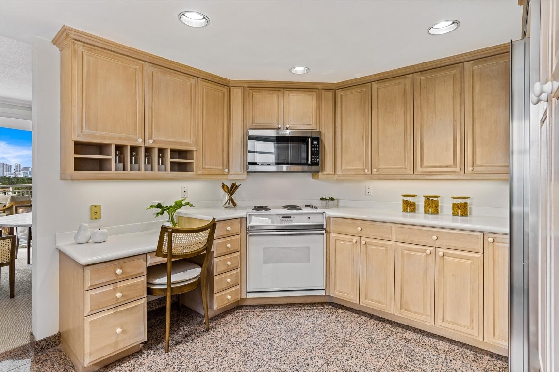 THE VILLAS OF SUNSET LAKE - Residential