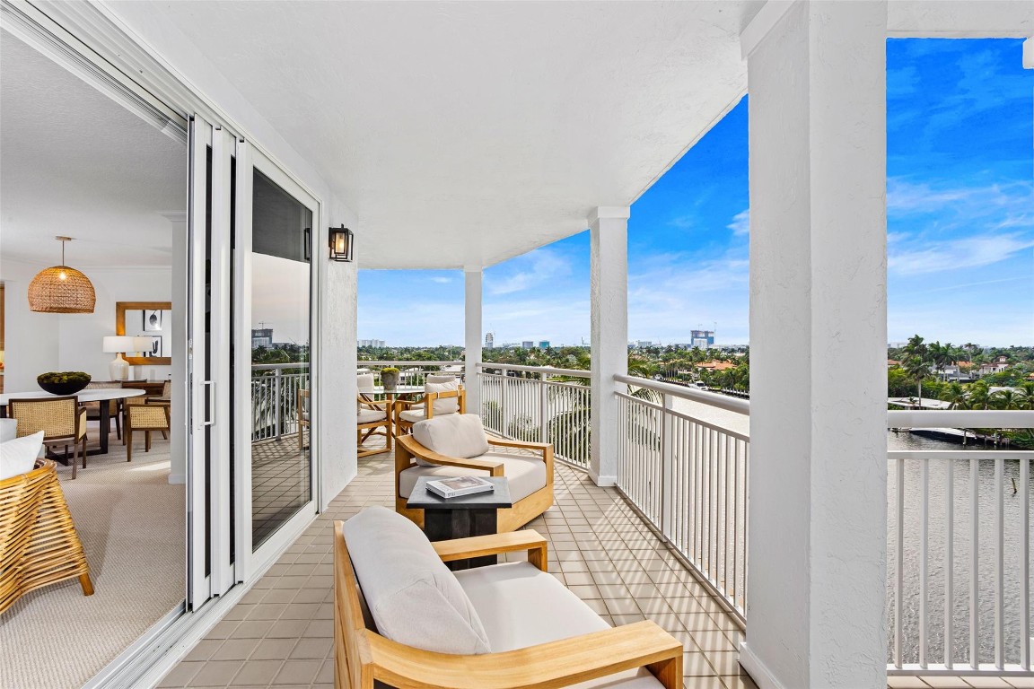 THE VILLAS OF SUNSET LAKE - Residential