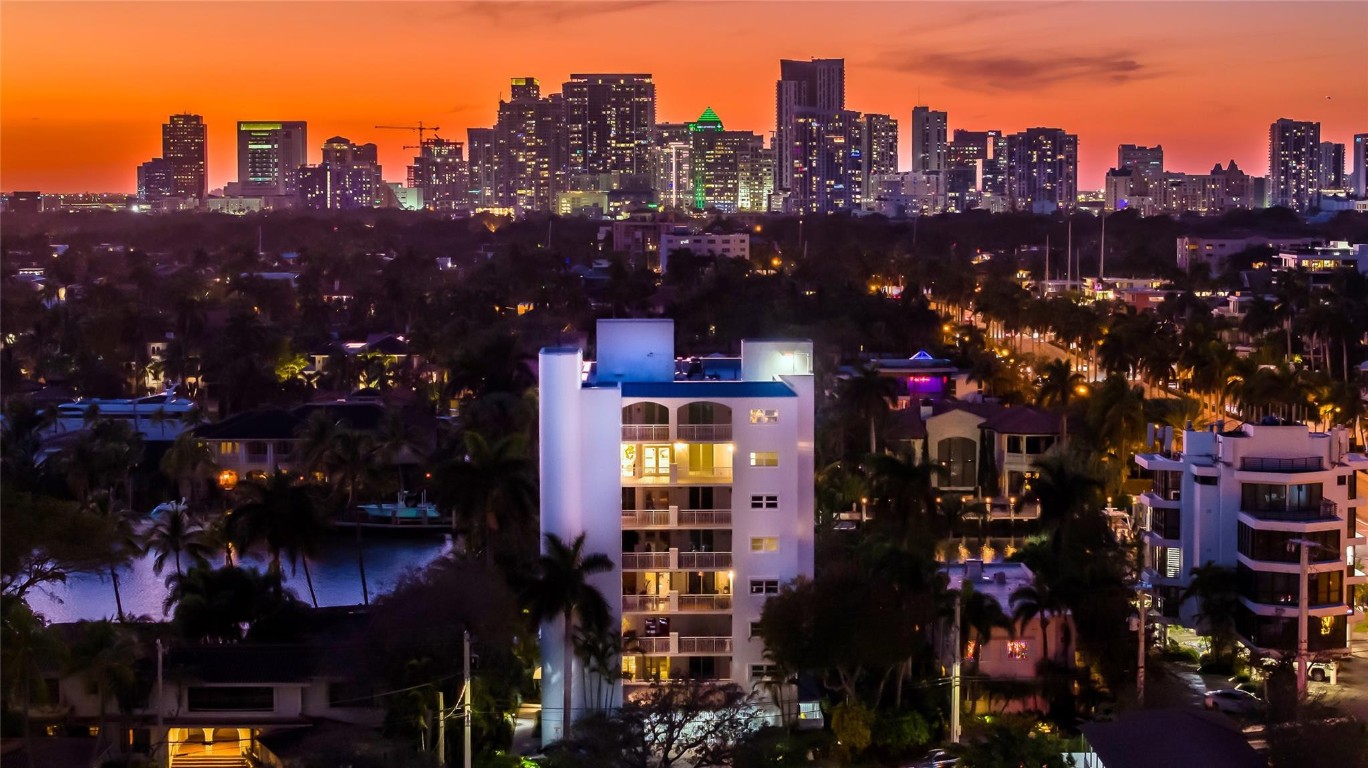 THE VILLAS OF SUNSET LAKE - Residential