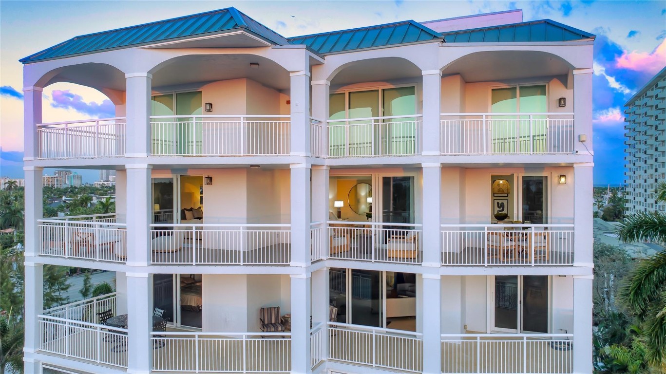 THE VILLAS OF SUNSET LAKE - Residential