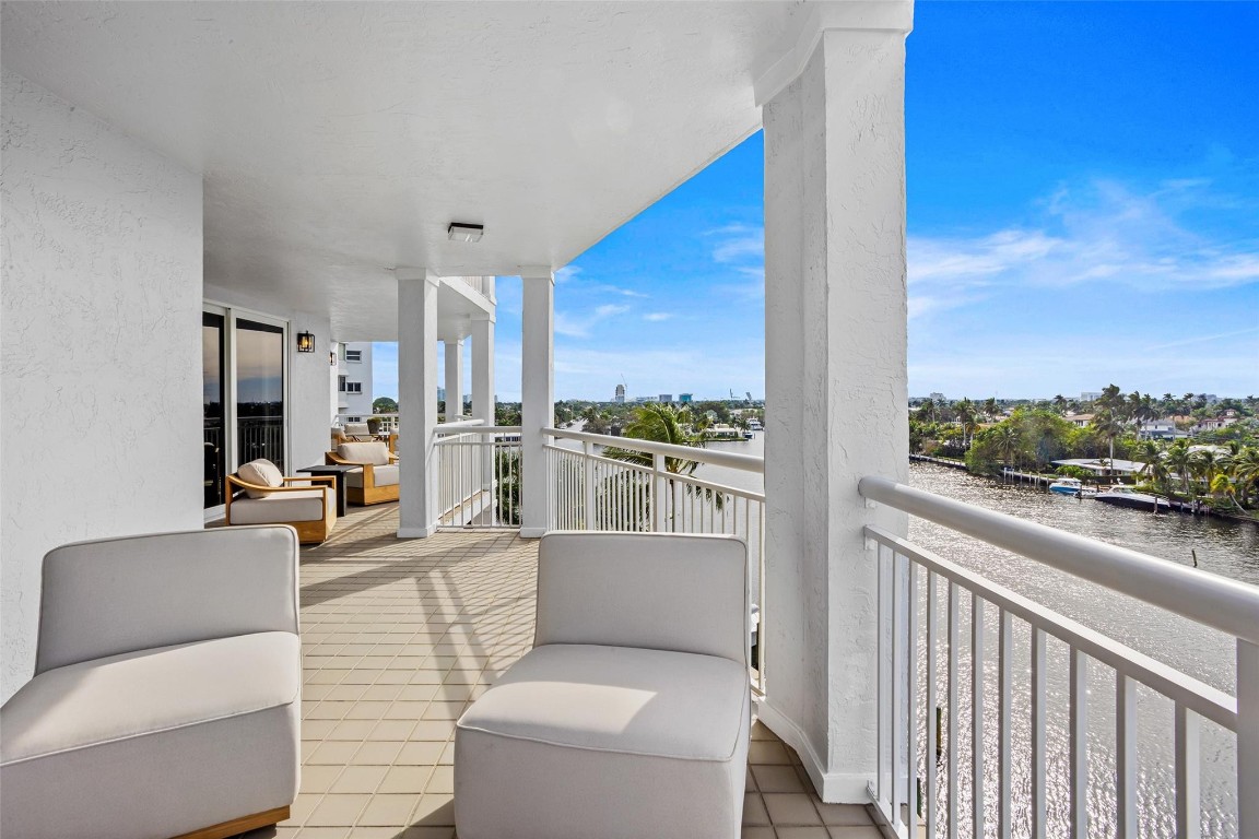 THE VILLAS OF SUNSET LAKE - Residential