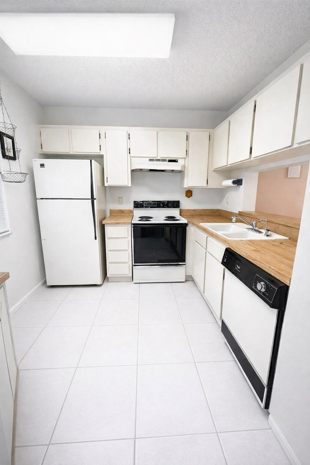 5550 Lakeside Drive 203