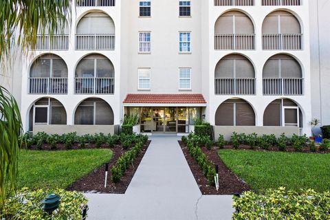 Condominium in Boca Raton FL 250 20 Th Street St.jpg