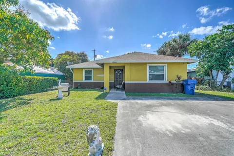 1555 W 17th Street, Riviera Beach, FL MLS: R11052449