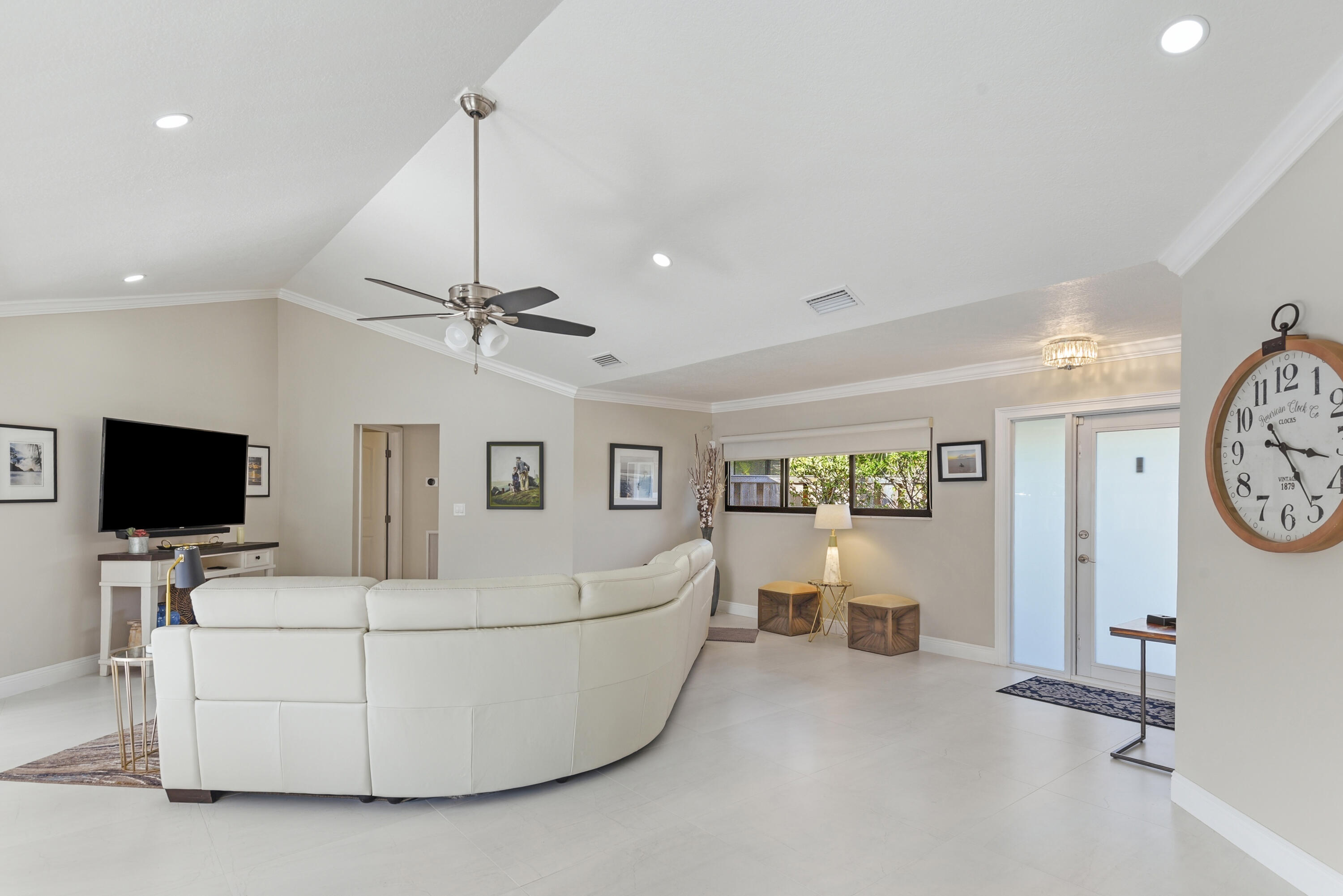 BELLA VISTA - Residential Lease