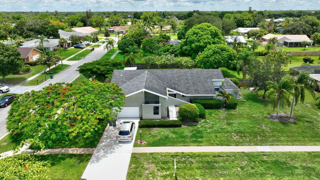 Photo of 2530 SE Gowin Drive, Port Saint Lucie, FL 34952 (MLS # R10988963)