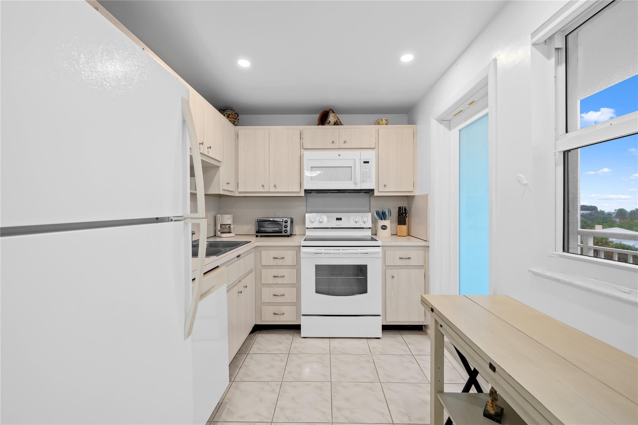 201 N Ocean Blvd 611