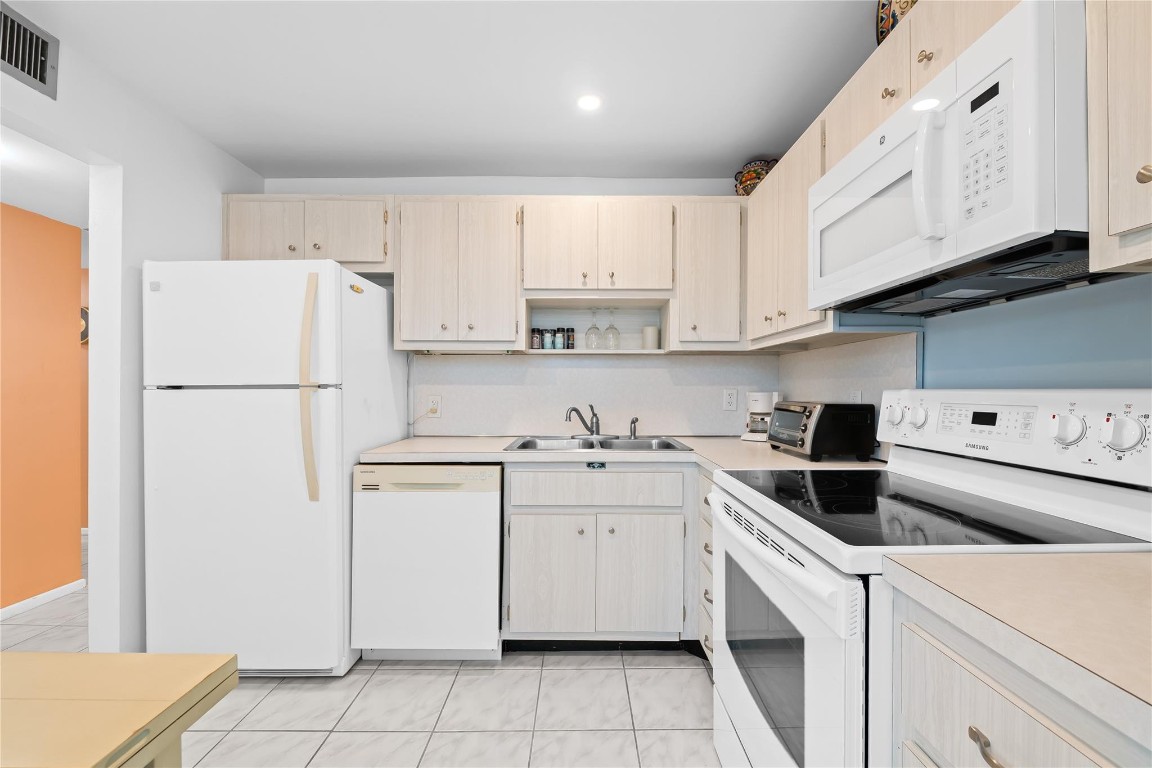 201 N Ocean Boulevard 611