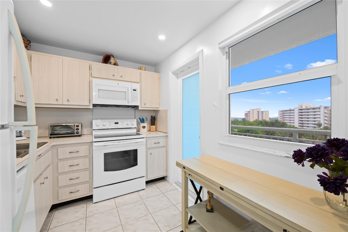 201 N Ocean Boulevard 611