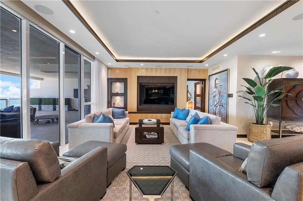 LAS OLAS BEACH CLUB - Residential