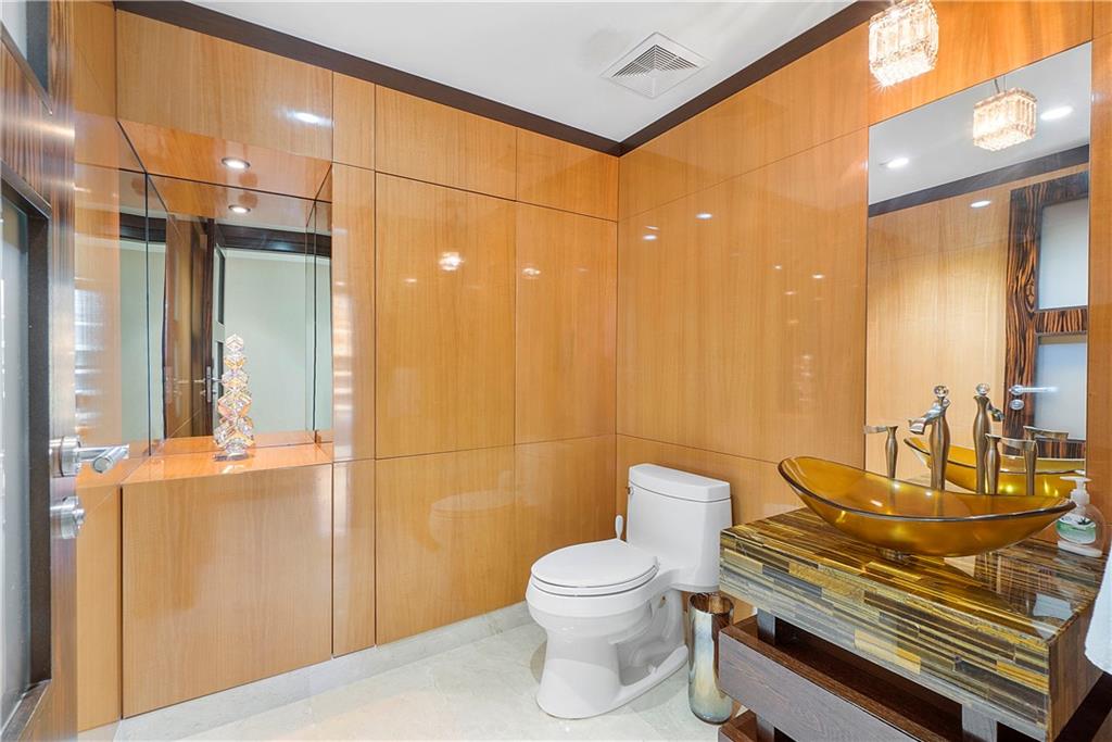 LAS OLAS BEACH CLUB - Residential