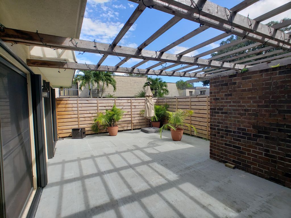 Photo of 1002 10th Ter, Palm Beach Gardens, FL 33418 (MLS # R10942396)