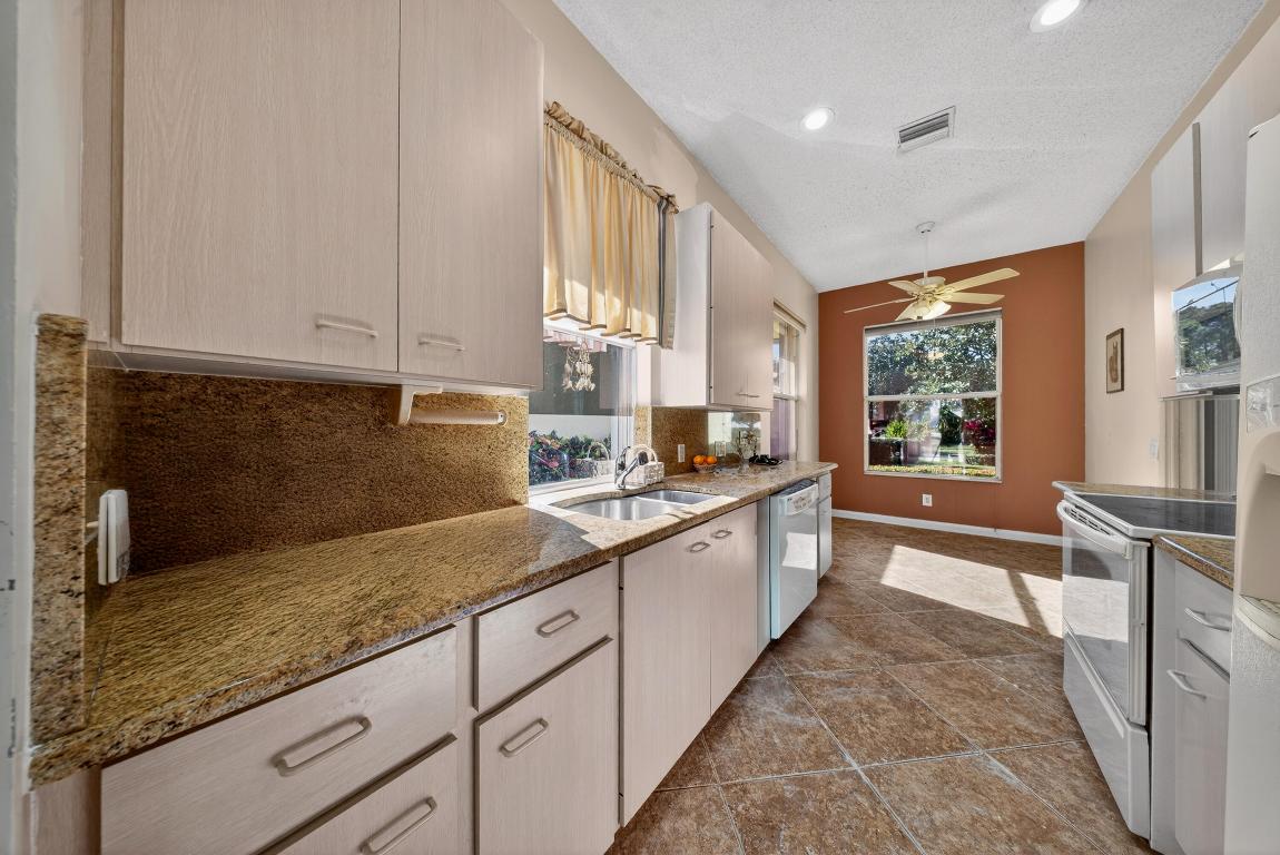 The Lakes at Bedford - Residential