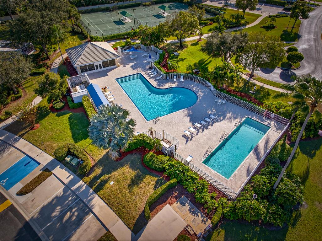 The Lakes at Bedford - Residential