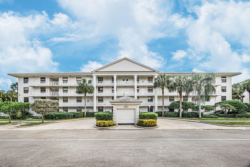 Photo of 3630 Whitehall Drive, West Palm Beach, FL 33401 (MLS # B26076548)