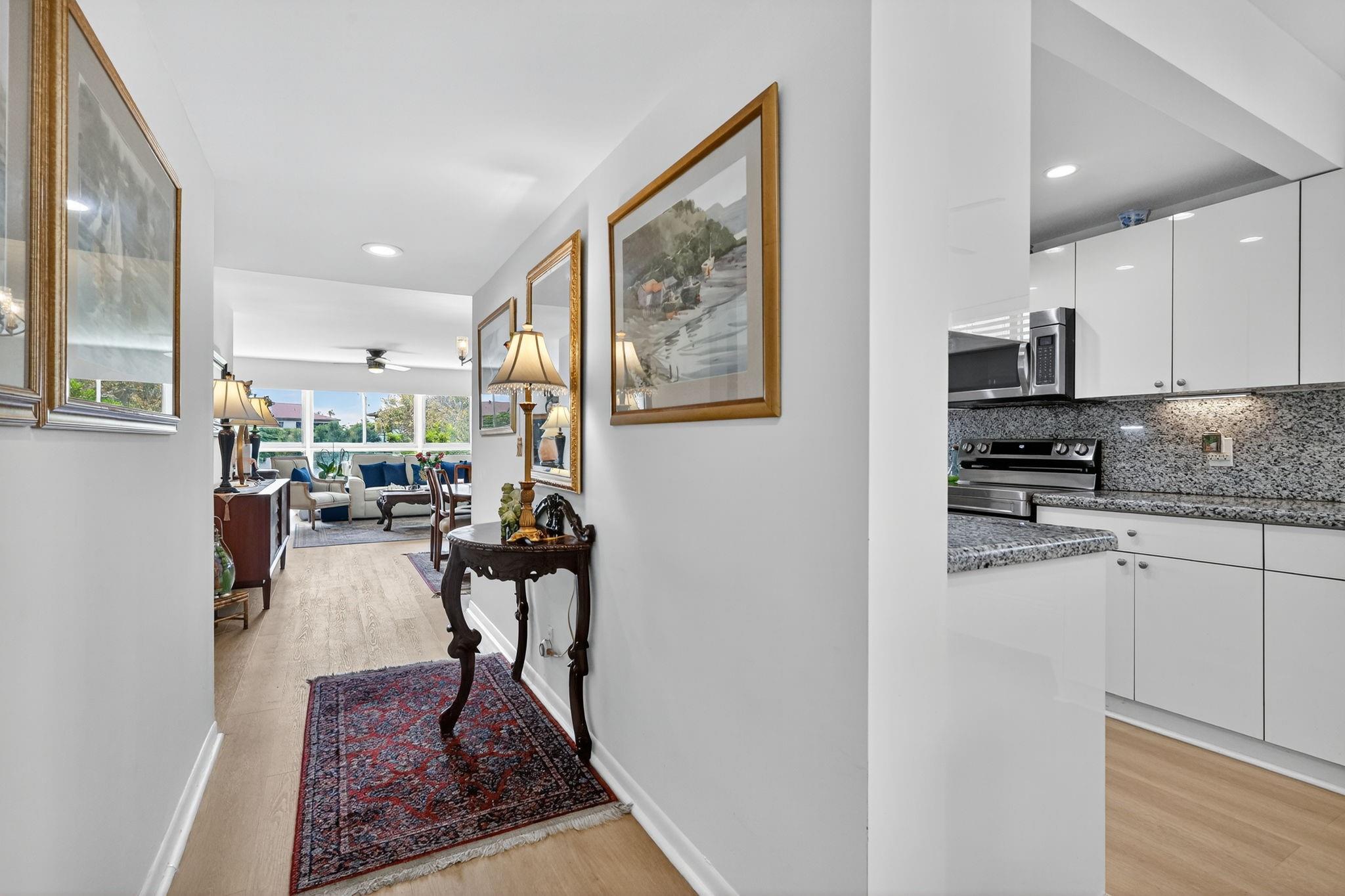 13000 SW 15th Ct 314U, Pembroke Pines, FL, 33027/$325,000 4 13000 SW 15th Ct 314U