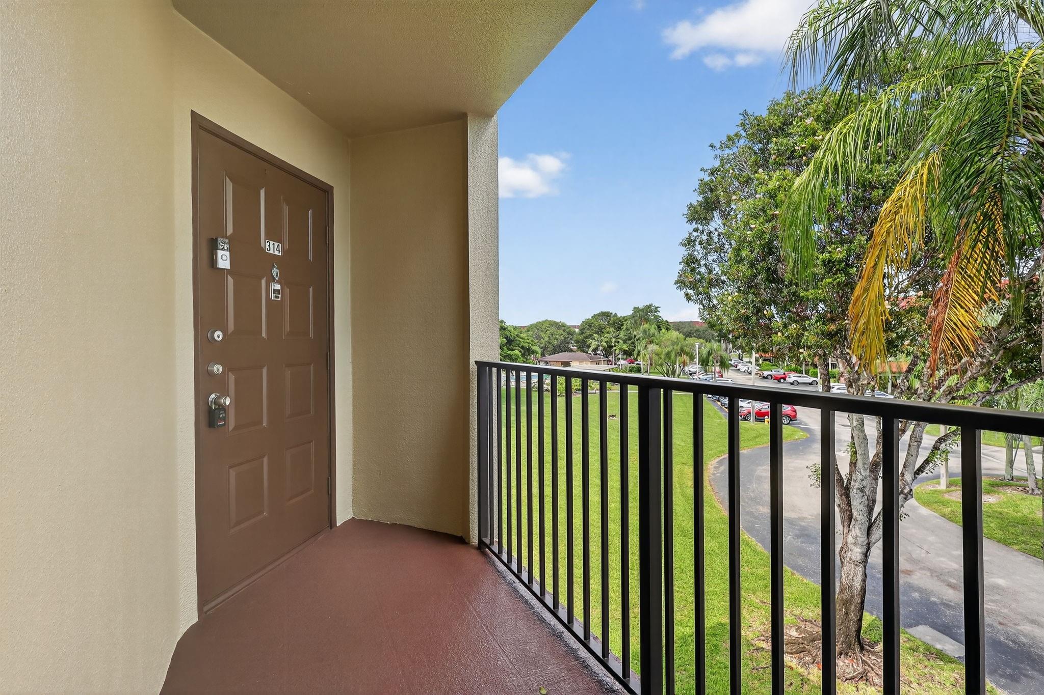 13000 SW 15th Ct 314U, Pembroke Pines, FL, 33027/$325,000 3 13000 SW 15th Ct 314U