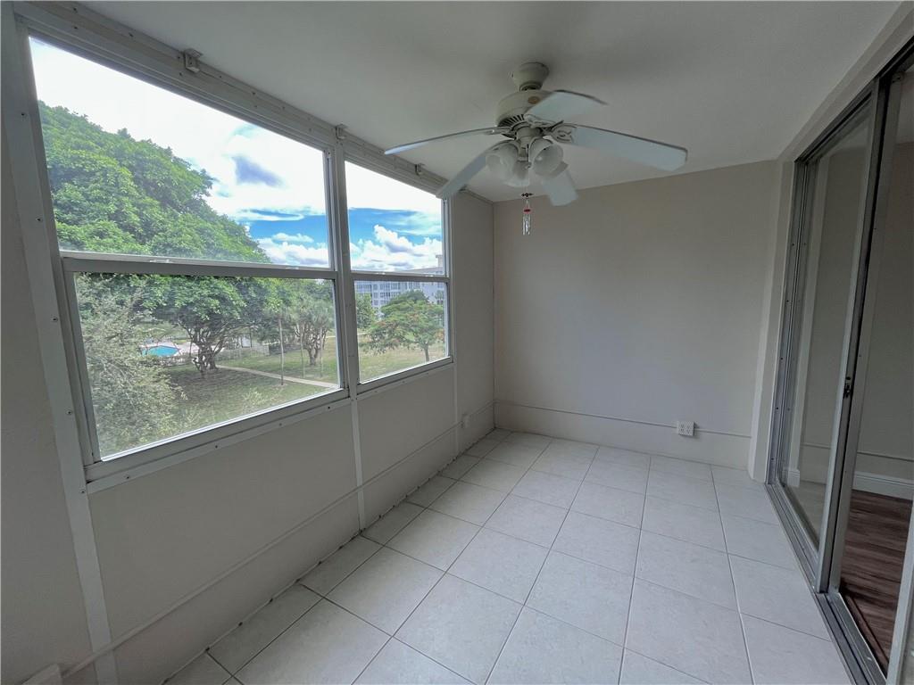 PALM-AIRE COUNTRY CLUB - Residential