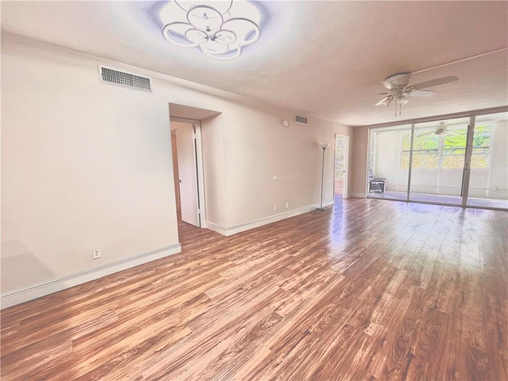 PALM-AIRE COUNTRY CLUB - Residential